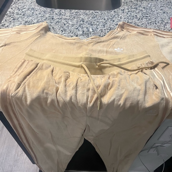 adidas Pants - 2-piece velour Adidas off-the-shoulder tracksuit. Runs large.